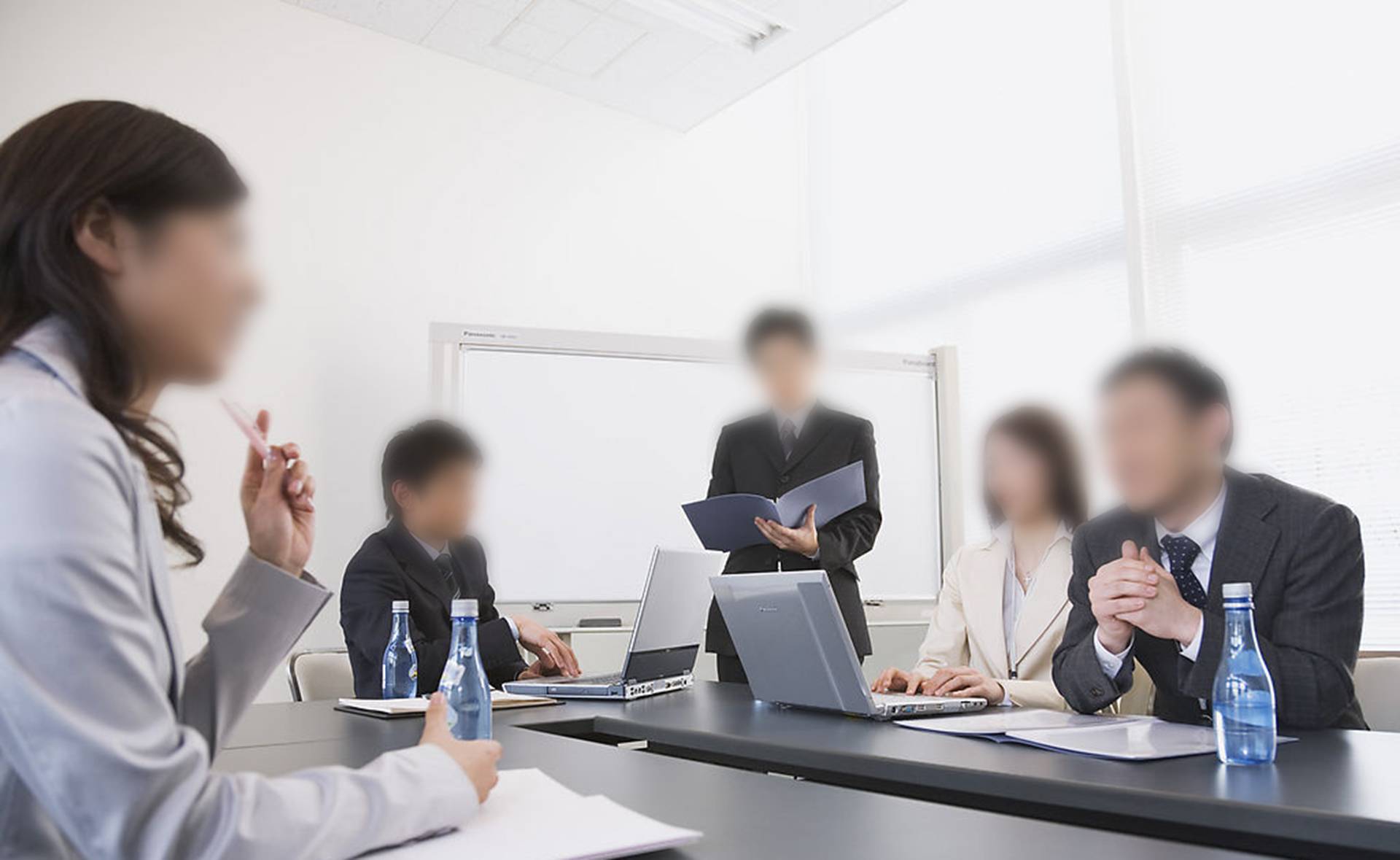 人办公室建筑内部ppt背景图