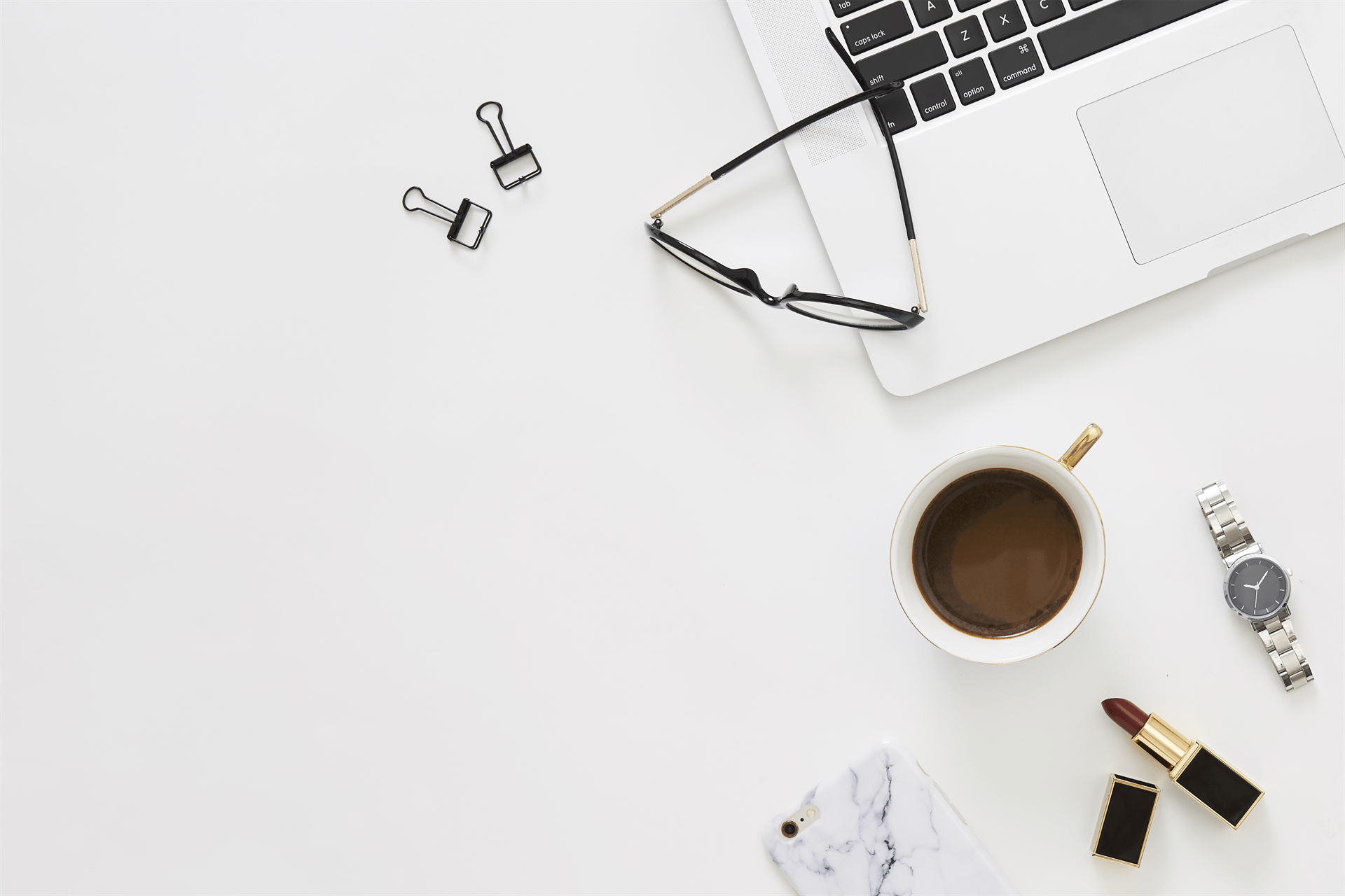 咖啡杯桌子白色ppt背景图