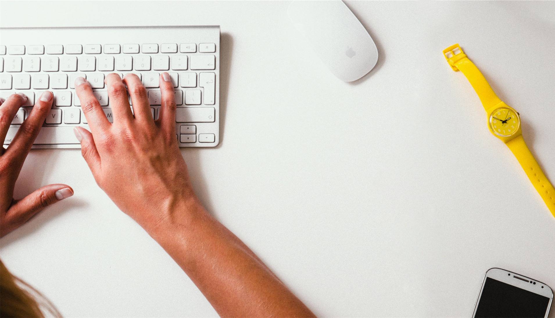 白色计算机技术ppt背景图