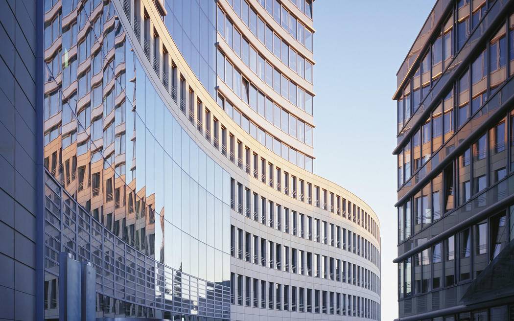 建筑摩天大楼城市背景图