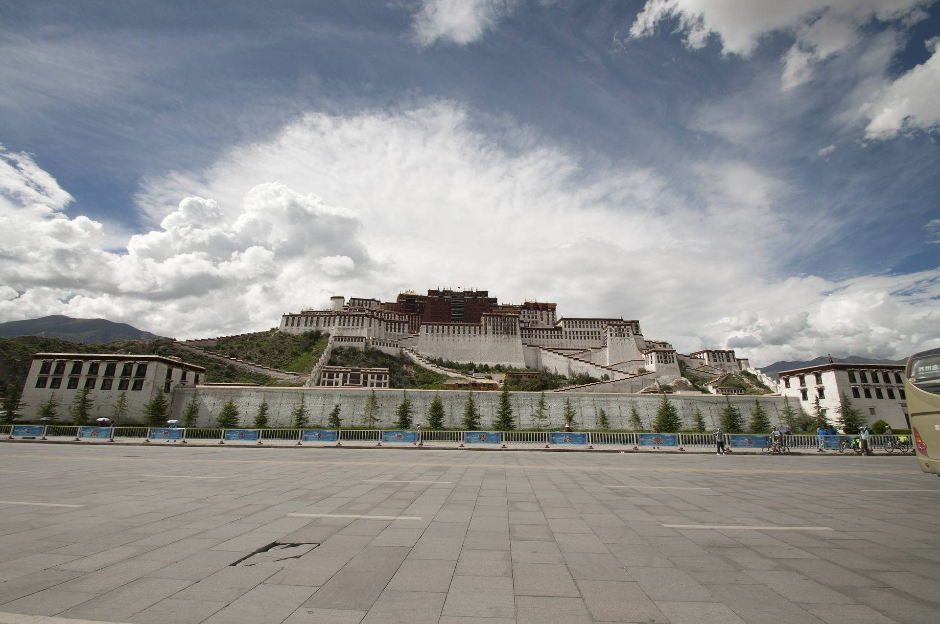 布达拉宫藏传佛教寺庙PPT背景图