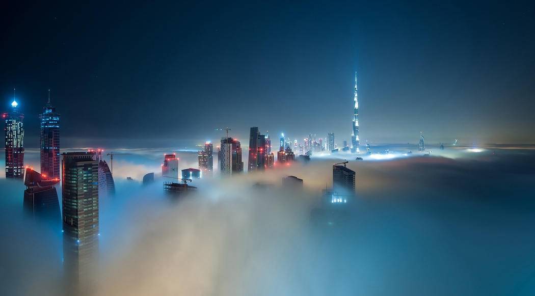 彩色图片户外建筑背景图