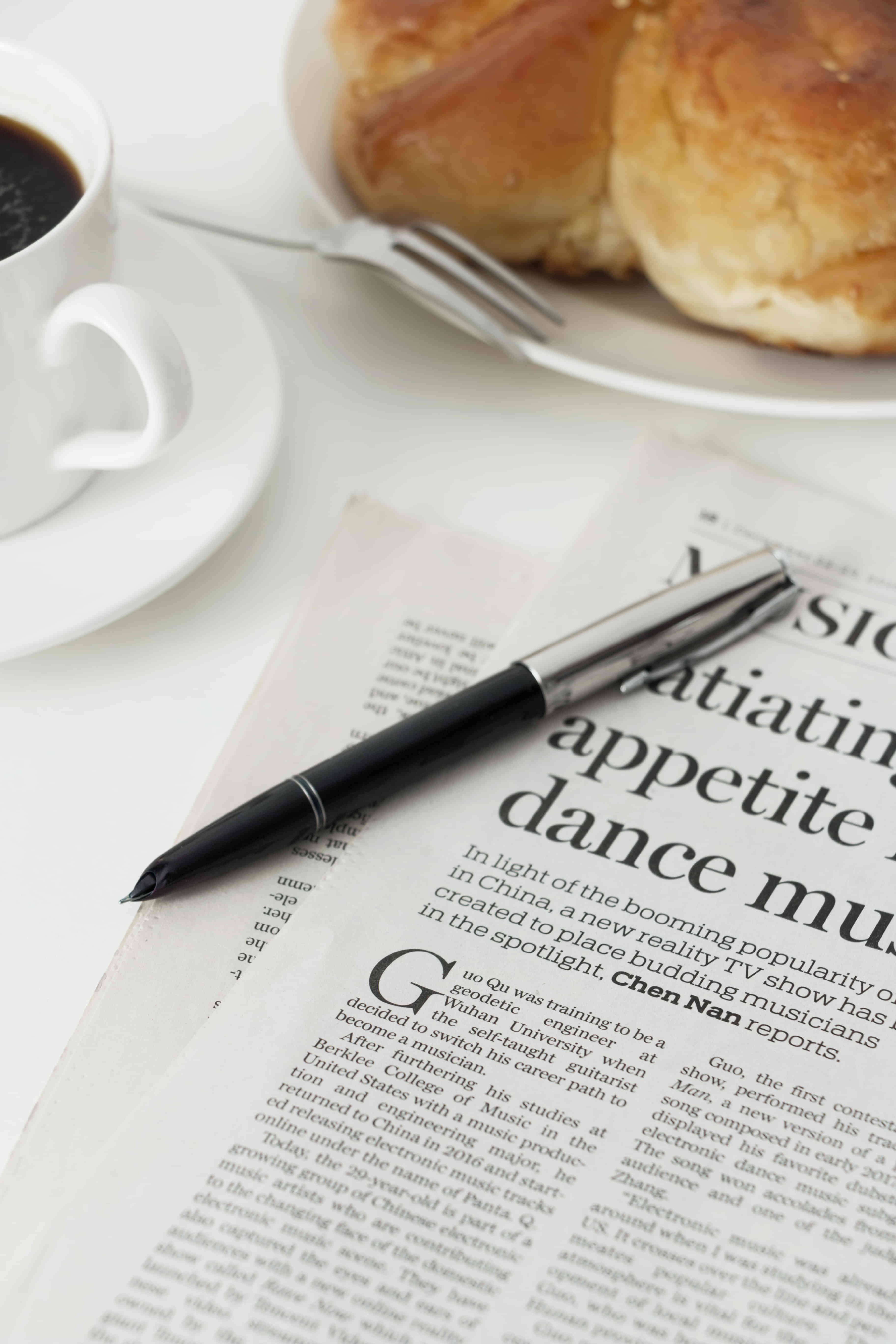 钢笔纸白色ppt背景图