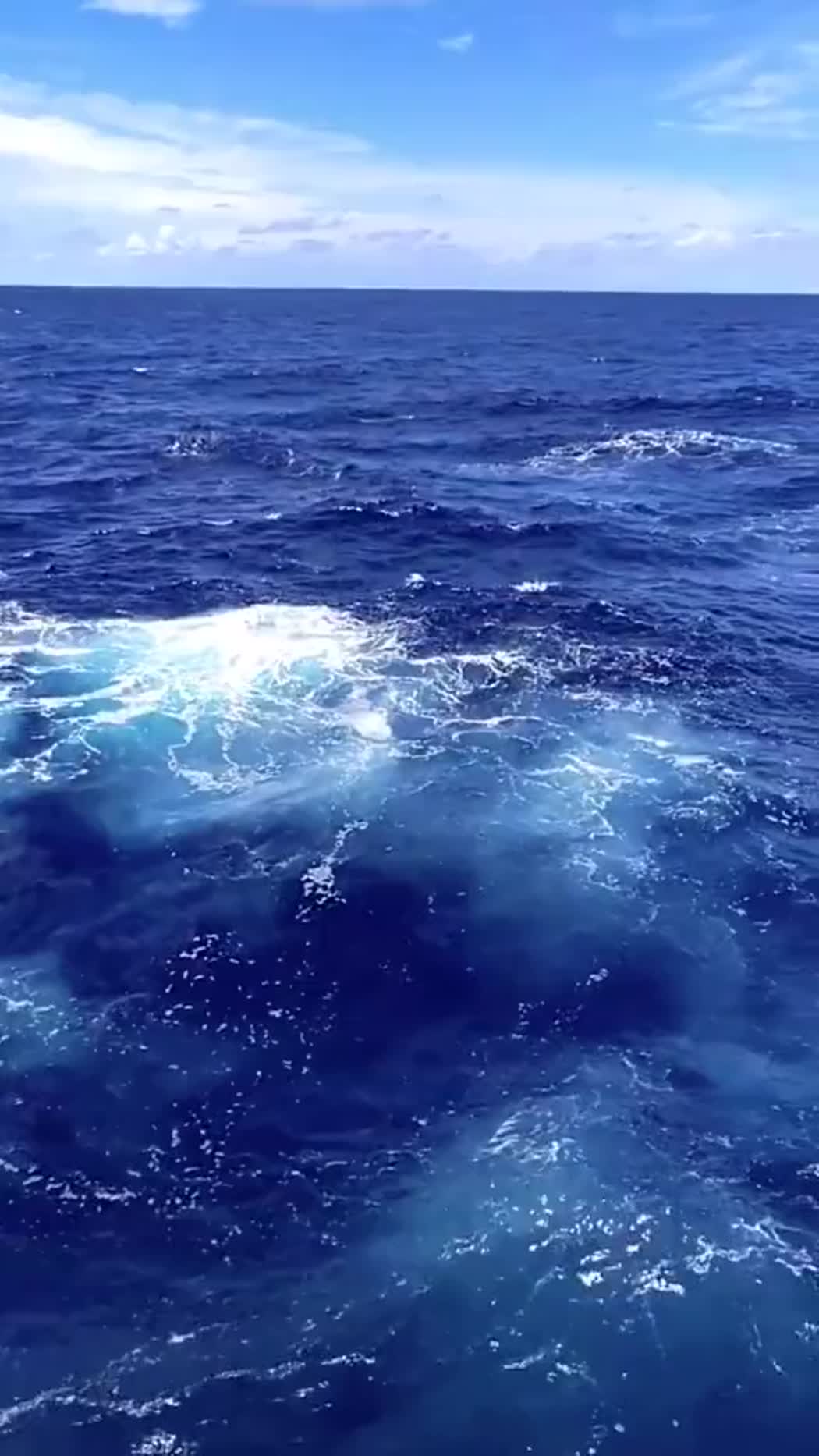 大海波涛汹涌ppt动态背景