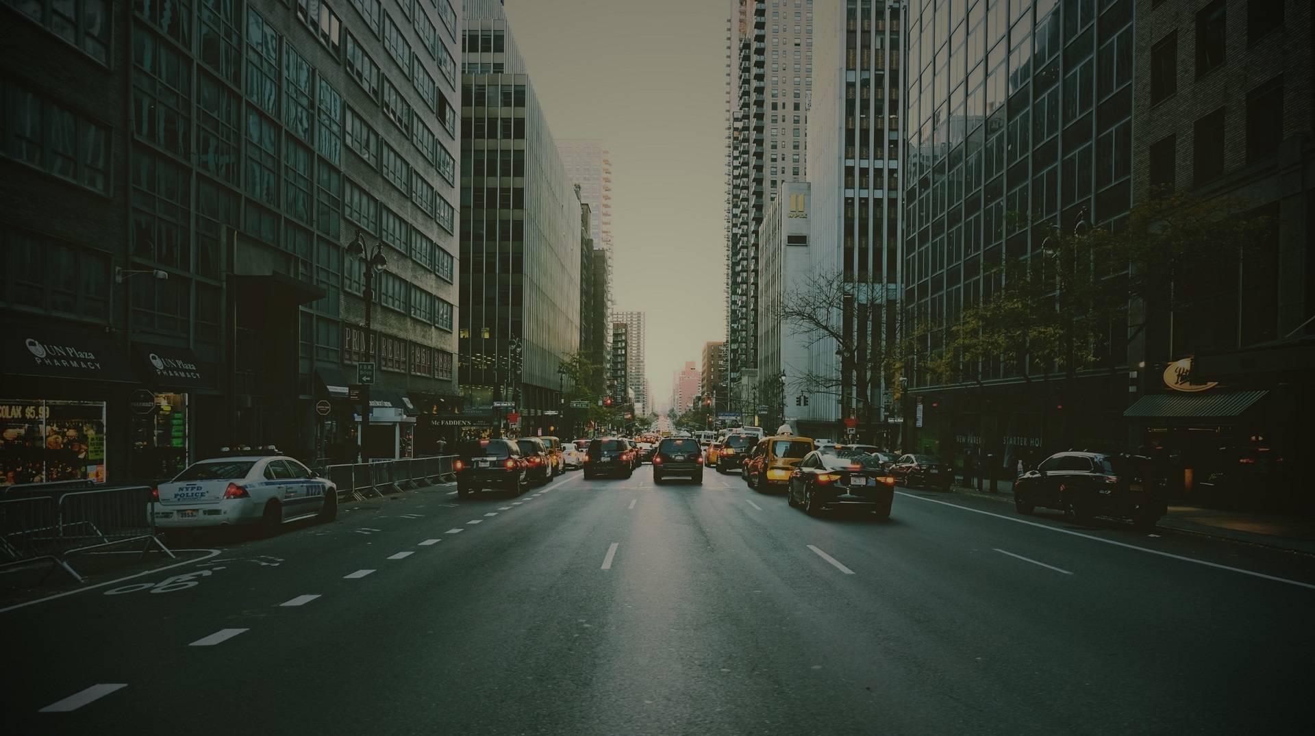 街道摩天大楼城市ppt背景图