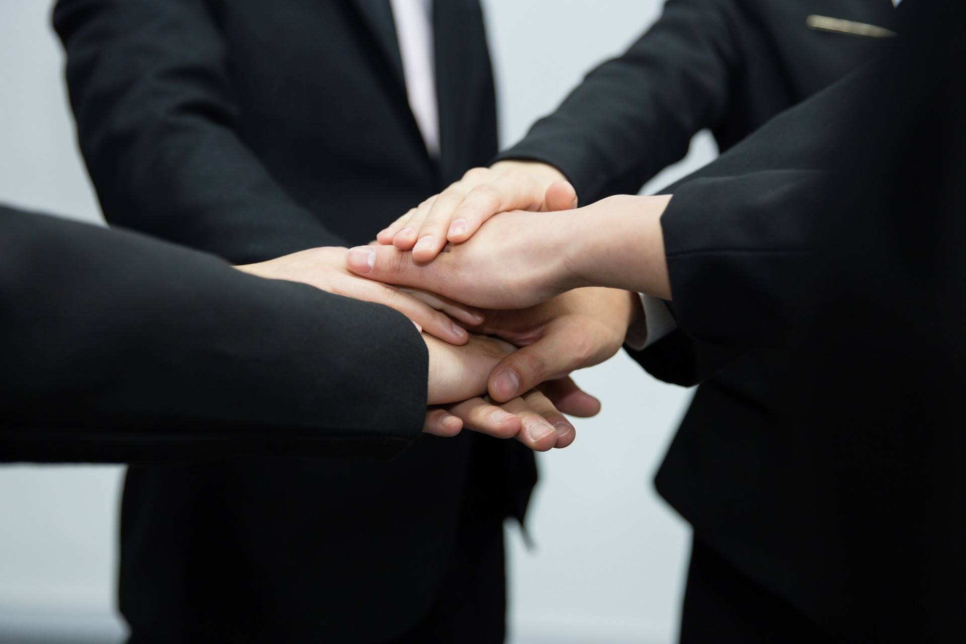 jpg《摩天大楼建筑城市ppt背景图_编号87544》jpg《握手合作女人ppt